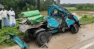 নেত্রকোণায় ট্রাক-পিকআপ সংঘর্ষে নিহত ৪